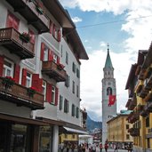 cortina corso italia mit kirche