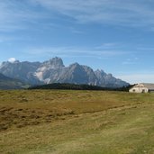 Blickzurueckauf Nemeshuetteund Sextner Dolomiten