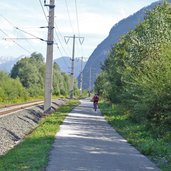 drautal radweg und bahnlinie bei nikolsdorf