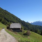 hoefe oberhalb von platten