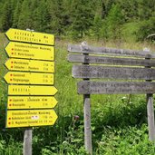 ueber die joecher weg von villgraten nach toblach bei alfenalm wegweiser