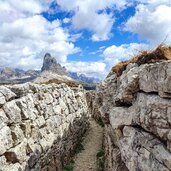 monte piana schuetzengraben mit blick auf drei zinnen