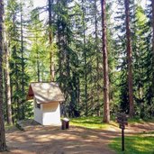 weg bei kasern im roettal kapelle Capitello dei minatori durante la salita