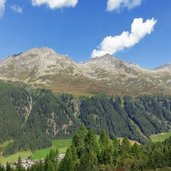 blick von roettal auf ahrntal bei kasern dahinter zillertaler alpen