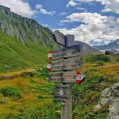 weg unterhalb roetalm wegweiser abzweigung b