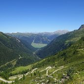 ausblick auf kehrenstrasse r von porzehuette zum tilliacher joch