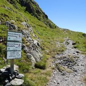 karnischer hoehenweg bei porze wegweiser