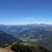 blick hinunter nach luesen