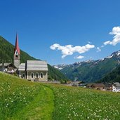 lappach mit wiese prati e chiesa lappago