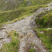 hochrast abstieg wanderer und blick bis aeussere alm fr