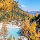 Lago del Sorapiss e sullo sfondo a destra Misurina e le Tre Cime