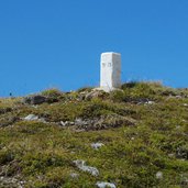 karnischer hoehenweg grenzstein