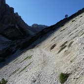 wanderweg im rautal tamerstal oberhalb von pederue