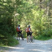 mountainbike radfahrer bei st vigil enneberg