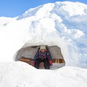 schnee kinder iglu