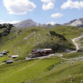 naturpark fanes sennes Sennes Huette