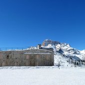 duerrensteinhuette winter rifugio vallandro festung