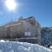 duerrensteinhuette winter rifugio vallandro festung