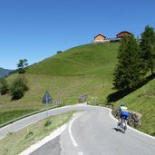 radfahrer furkelpass strasse