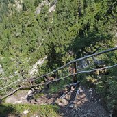 weg zwischen olanger jagdhuette und furkelpass steiler abstieg