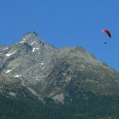 grosser moosstock berg bei ahornach und gleitschirmflieger