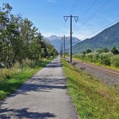 drautal radweg und bahnlinie bei nikolsdorf