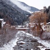 sand in taufers winter fluss ahr burg taufers