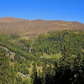 silvestertal almen strickhofalm dahinter gampenkofel und marchkinkele