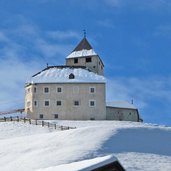 St Martin in Thurn ciastel de tor winter