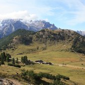 Duerrenstein Pragser Dolomiten Plaetzwiese 