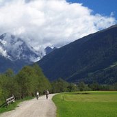 rasen antholz radweg richtung tal berg schwarze wand