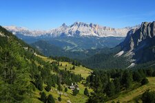 alpe medalges munt d adagn sicht auf fanesgruppe