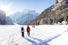 Pragser Wildsee Pustertal Panorama personen