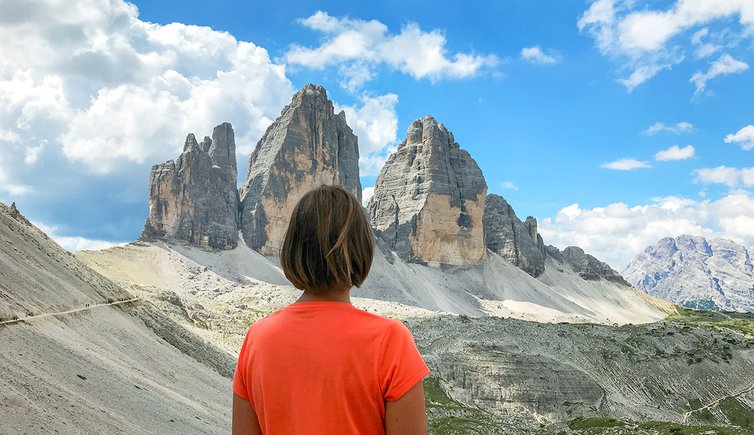 A huettenwanderung im drei zinnen gebiet drei zinnen person marketing