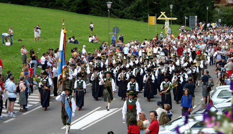 Alta Badia umzug veranstaltung