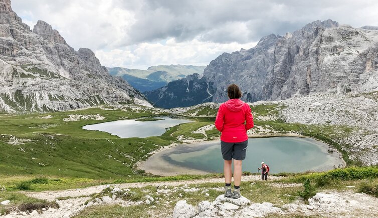 huettenwanderung im drei zinnen gebiet im drei zinnen gebiet boedenseen person